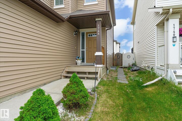 Property Photo:  1744 61 Street SW  AB T6X 0W3 