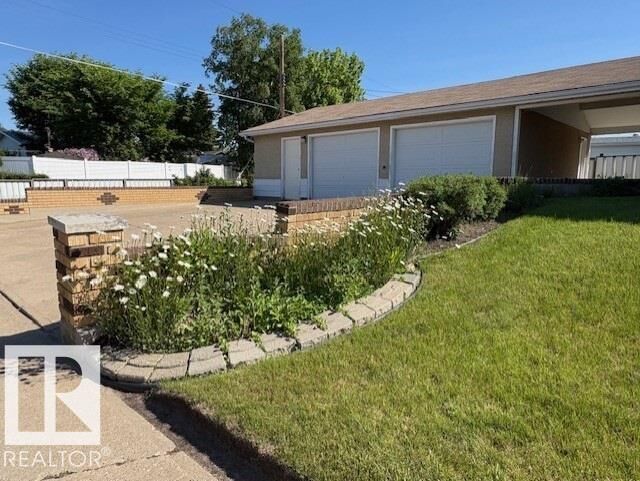 Property Photo:  10604 104 Street  AB T7P 1M2 