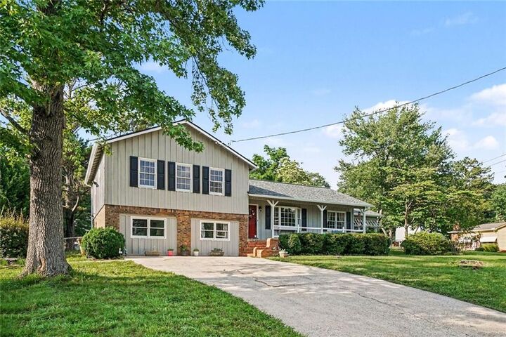 Property Photo: 1117 Malibu Drive GA 30066