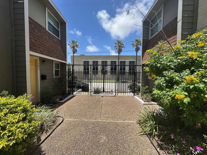 Property Photo:  424 15th Street 104  TX 77550 