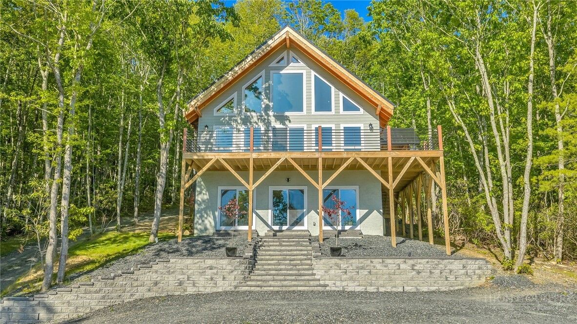 Property Photo:  925 Red Sleigh Way  NC 28626 