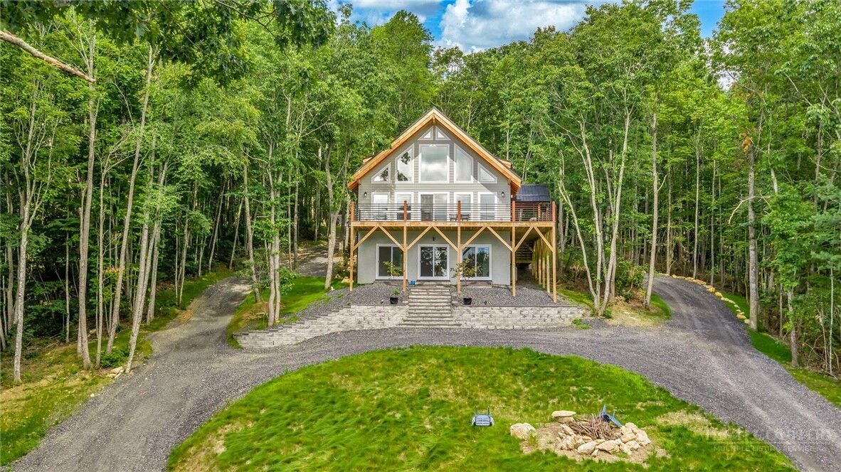 Property Photo:  925 Red Sleigh Way  NC 28626 