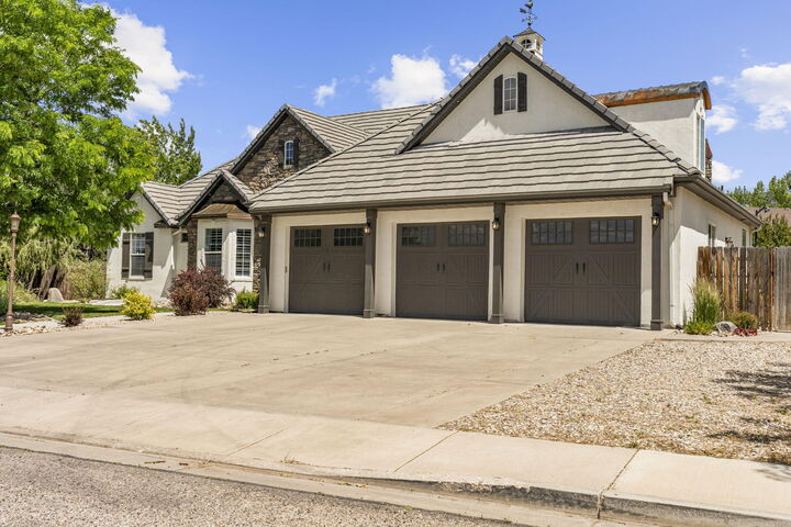 Property Photo: 1009 S Laurie Ln UT 84720