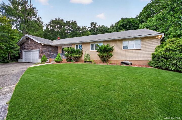 Property Photo:  29 Brandy Lane  NY 12590 