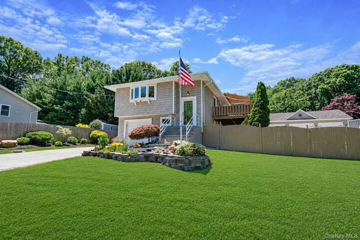 Property Photo:  34 Leeds Boulevard  NY 11738 
