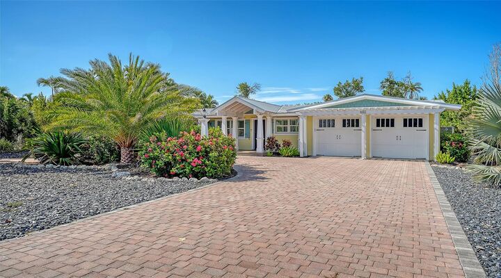 Property Photo: 602 Buttonwood Drive FL 34228