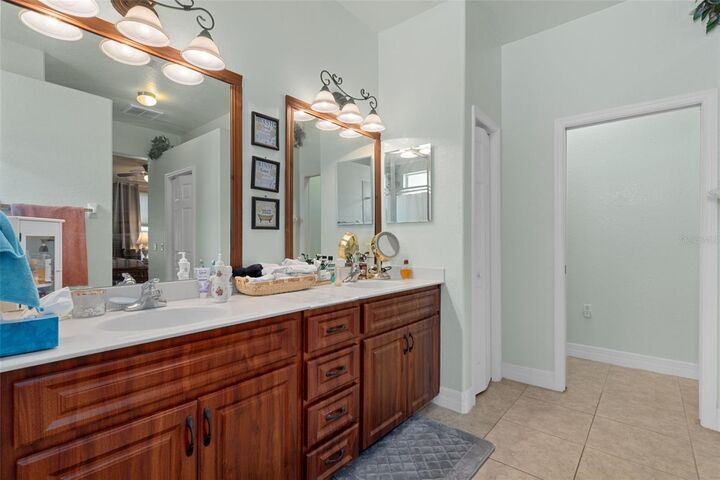 Property Photo:  5248 Esplande Court  FL 34604 