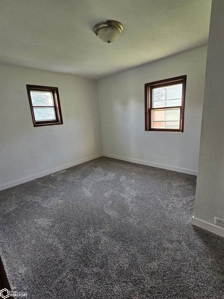 Property Photo:  411 Spring Street  IA 50112 