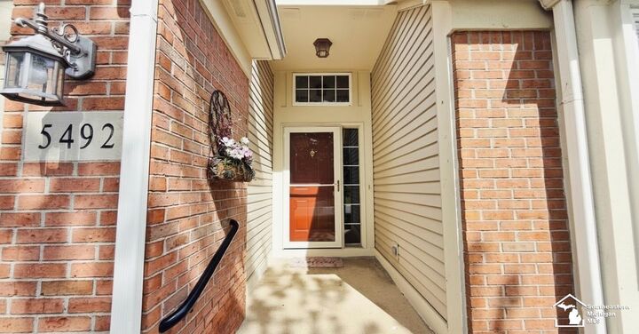 Property Photo:  5492 Elmhurst Drive  MI 48183 