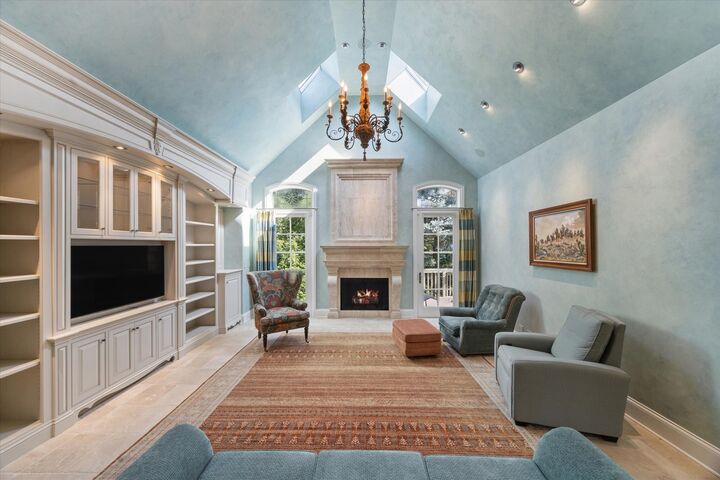 Property Photo:  64 Forest Gate Circle  IL 60523 