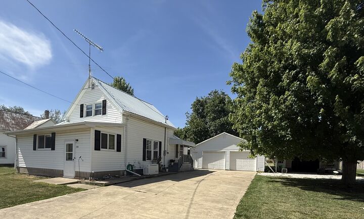 Property Photo: 302 South Street IL 61421