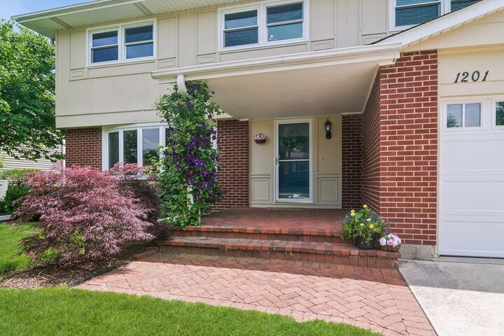 Property Photo: 1201 E Barberry Lane IL 60056