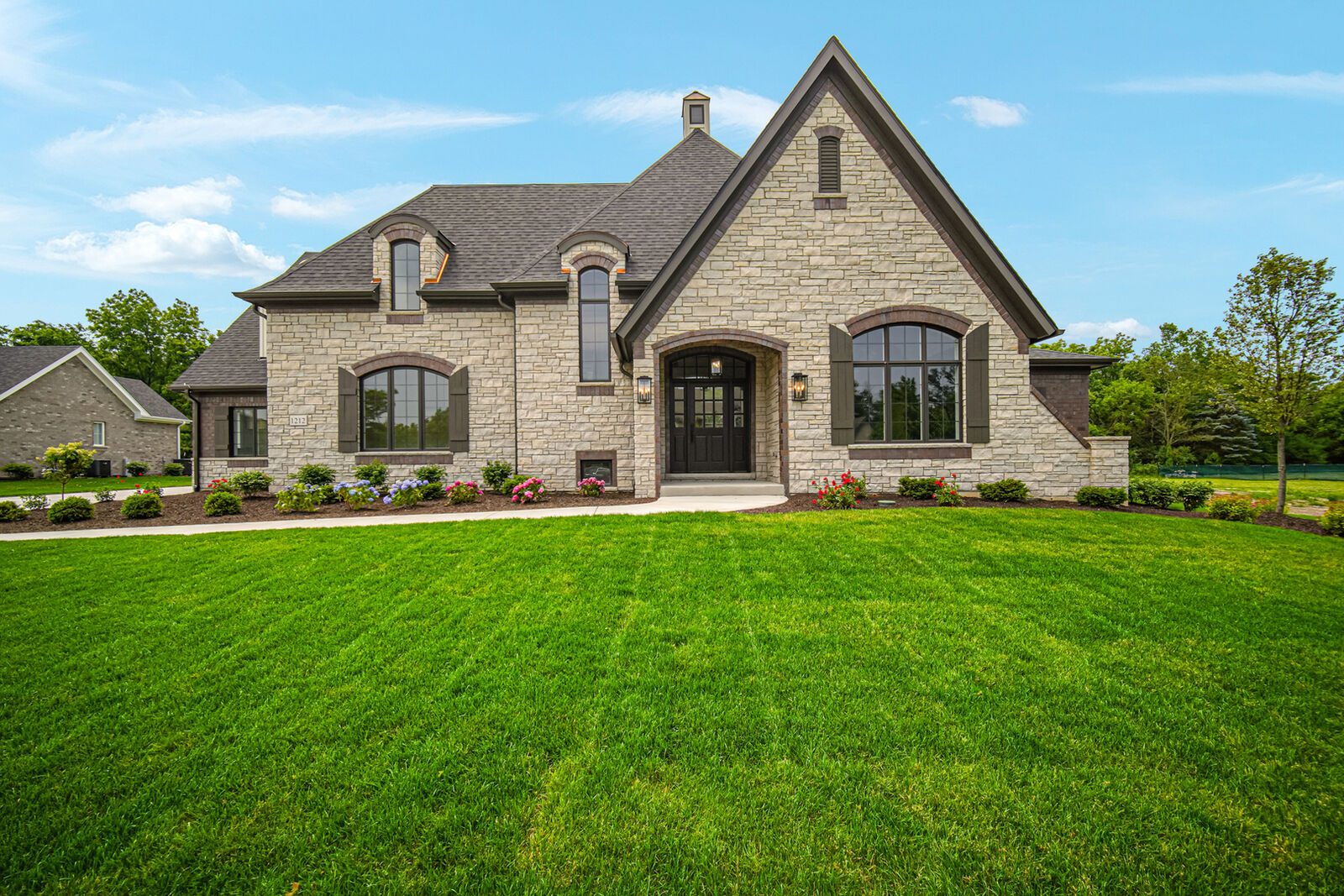 Property Photo: 1212 Georgias Way IL 60451