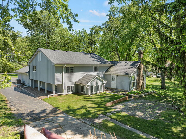 Property Photo:  52 Deerpath Road  IL 60010 