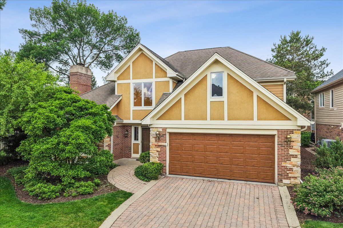 Property Photo:  313 Rivershire Court  IL 60069 