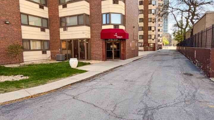 Property Photo:  7337 S South Shore Drive 1008  IL 60649 