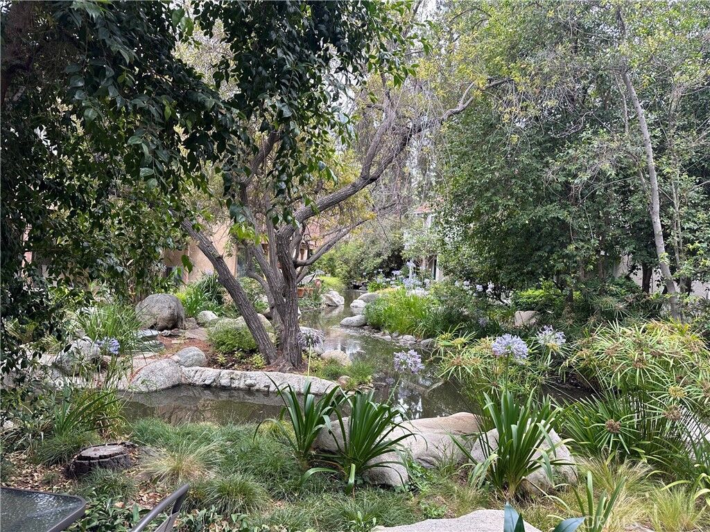 Property Photo: 7111 Farralone 87 CA 91303
