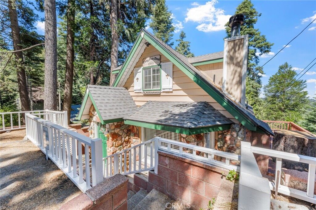 Property Photo:  724 Buckingham  CA 92352 