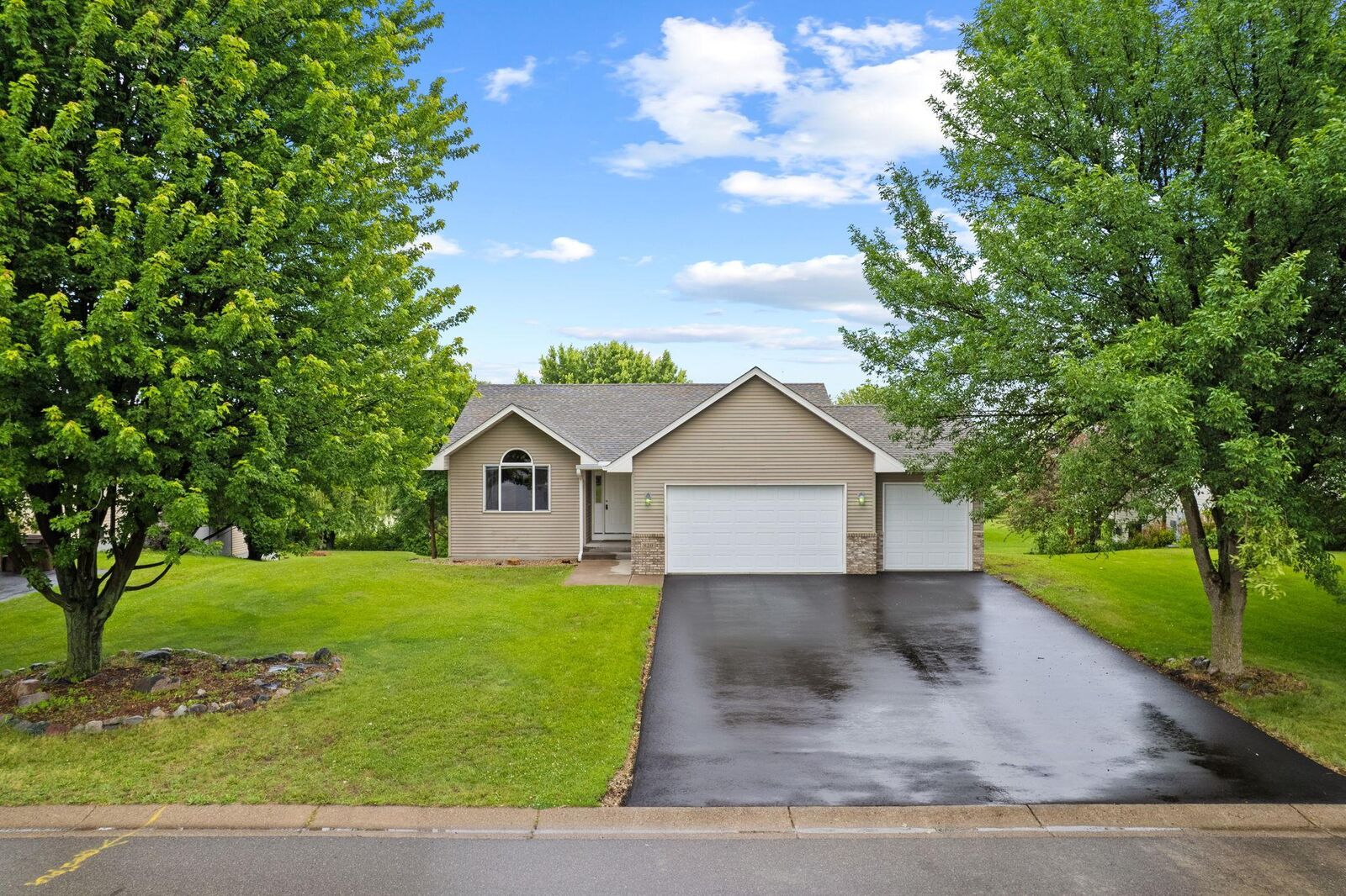 Property Photo:  820 6th Street NW  MN 55358 