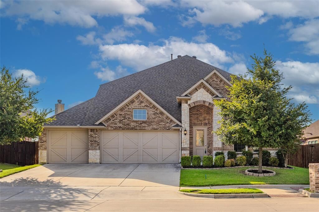 Property Photo:  5713 New Ballinger Drive  TX 76226 