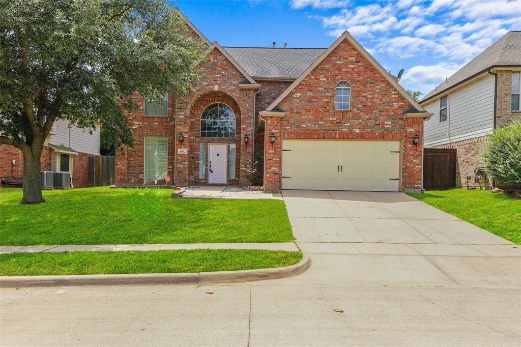 Property Photo: 207 Deerpath Road TX 75065