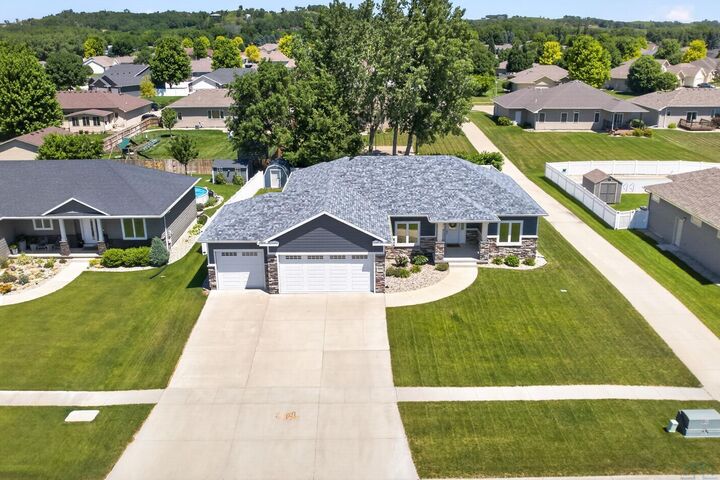 Property Photo: 523 Kingston Circle IA 51054