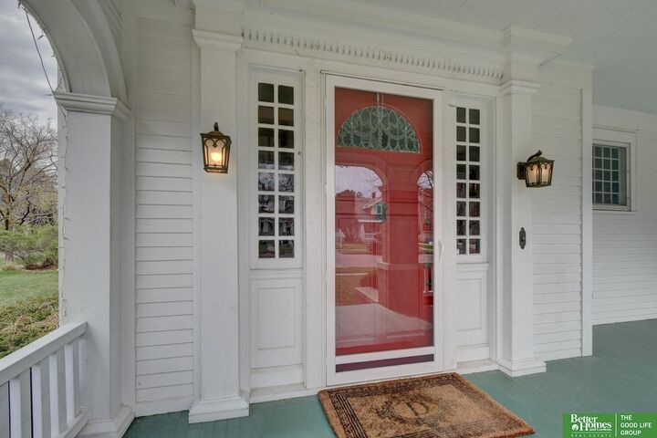 Property Photo: 234 W 10th Street NE 68025