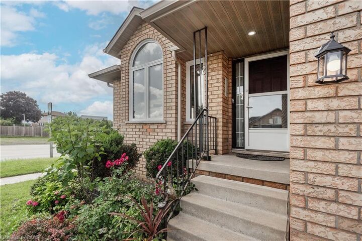 Property Photo:  1 Resolute Drive  ON L9A 5J6 