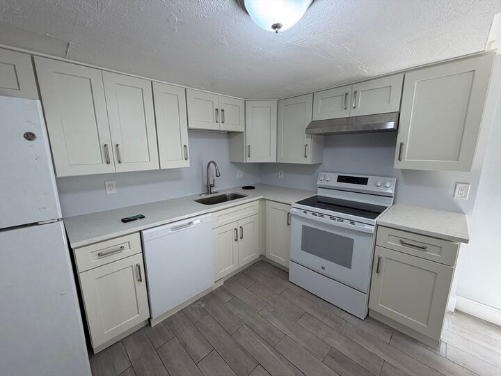 Property Photo:  31 Chelsea Street B  MA 02128 