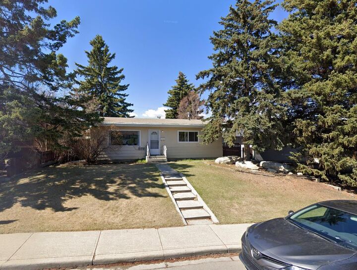 1443 44 Street SW — photo 1