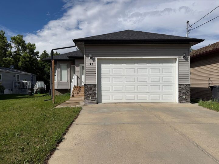 42 A Red Deer Avenue — photo 1