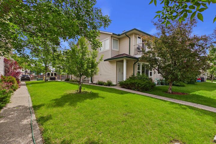 Property Photo: 616 19 Street SE 103 AB T1V 1T1