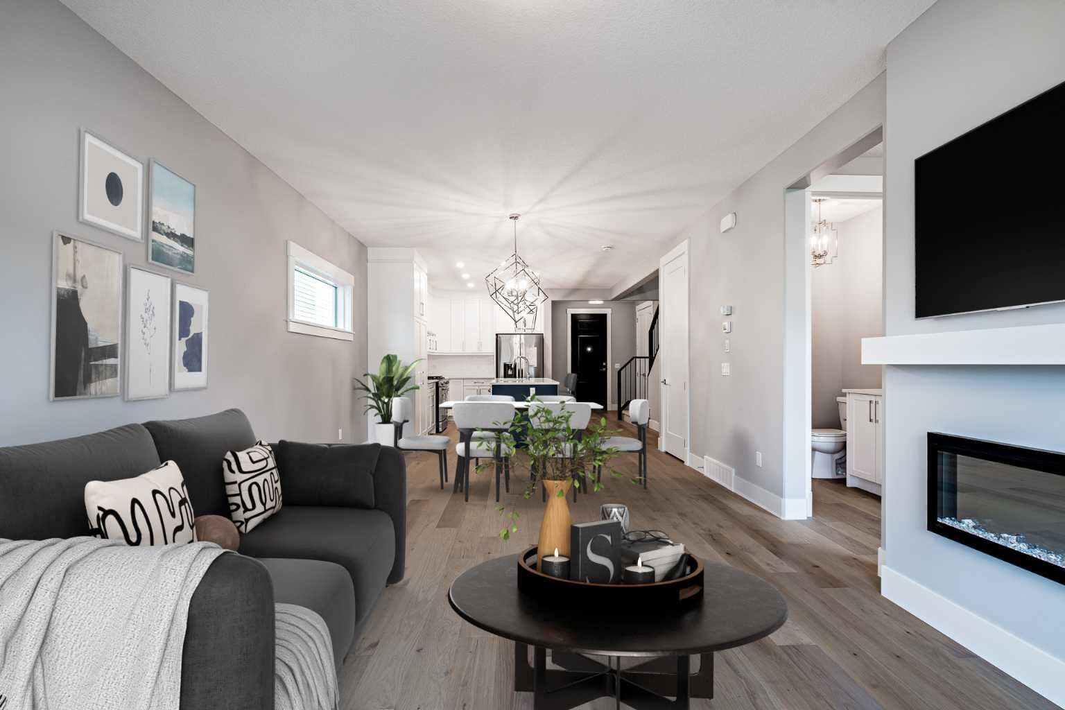 Property Photo:  925 Reynolds Lane SW  AB T4B 5L7 