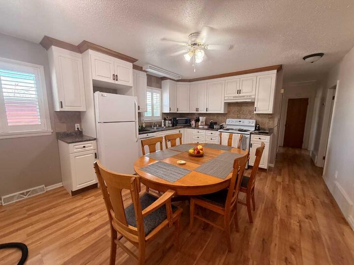 Property Photo:  5040 48th Street  AB T0B 0V0 