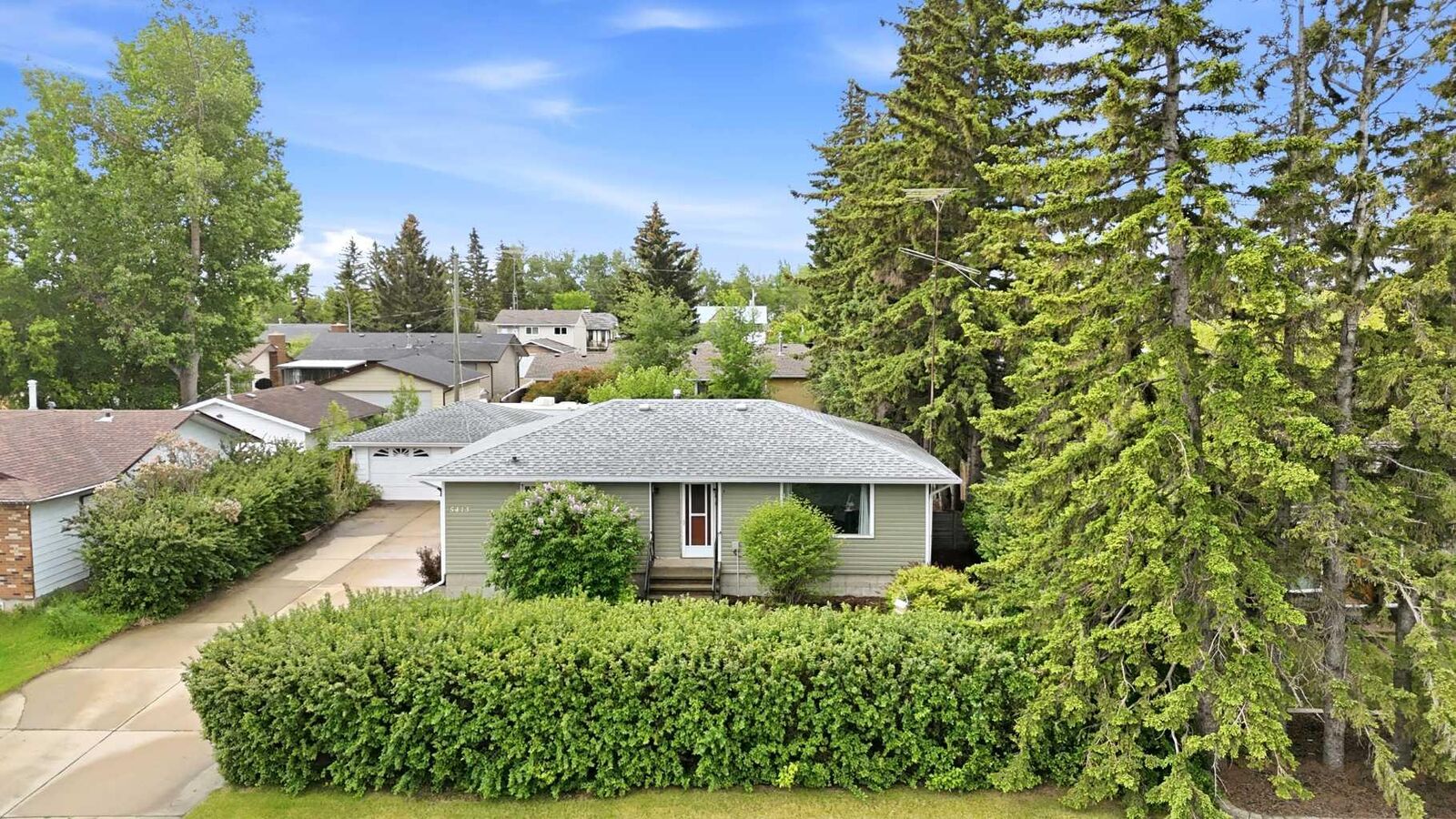 Property Photo:  5413 54 Street  AB T4H 1J5 
