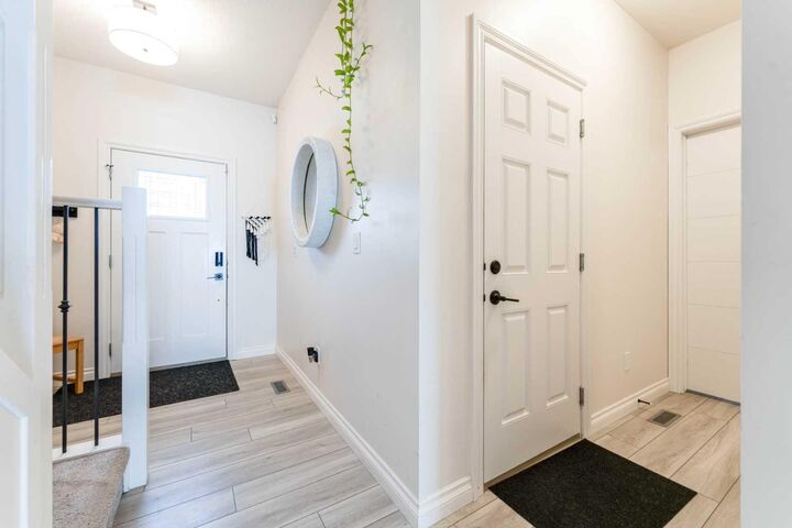 Property Photo: 1484 Bayview Point SW AB T4B 3N8