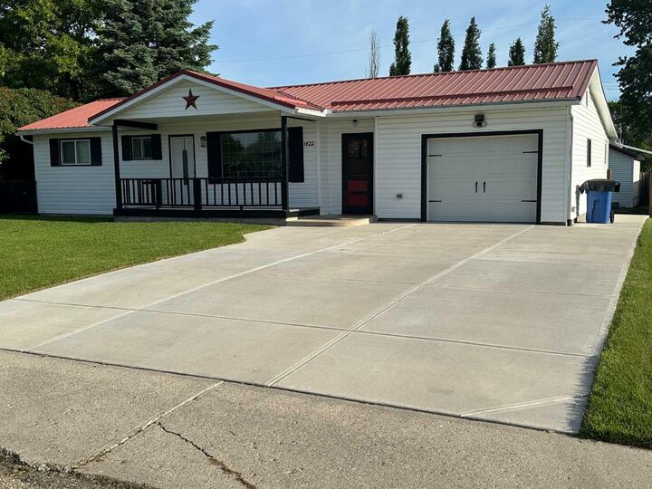 Property Photo:  1422 19 Avenue  AB T0M 0W0 