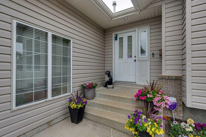 Property Photo:  32 Duval Close  AB T4R 2Y7 