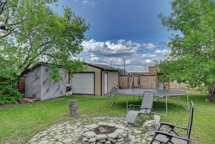 Property Photo: 9624 Hillcrest Drive AB T8V 1A8