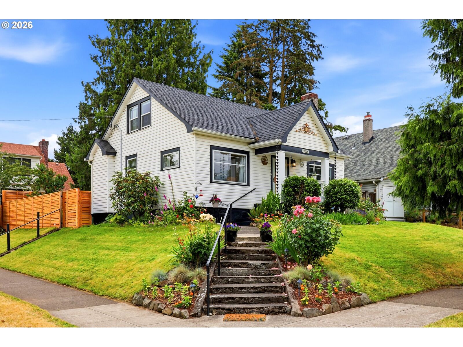 Property Photo: 3242 NE 43rd Ave OR 97213