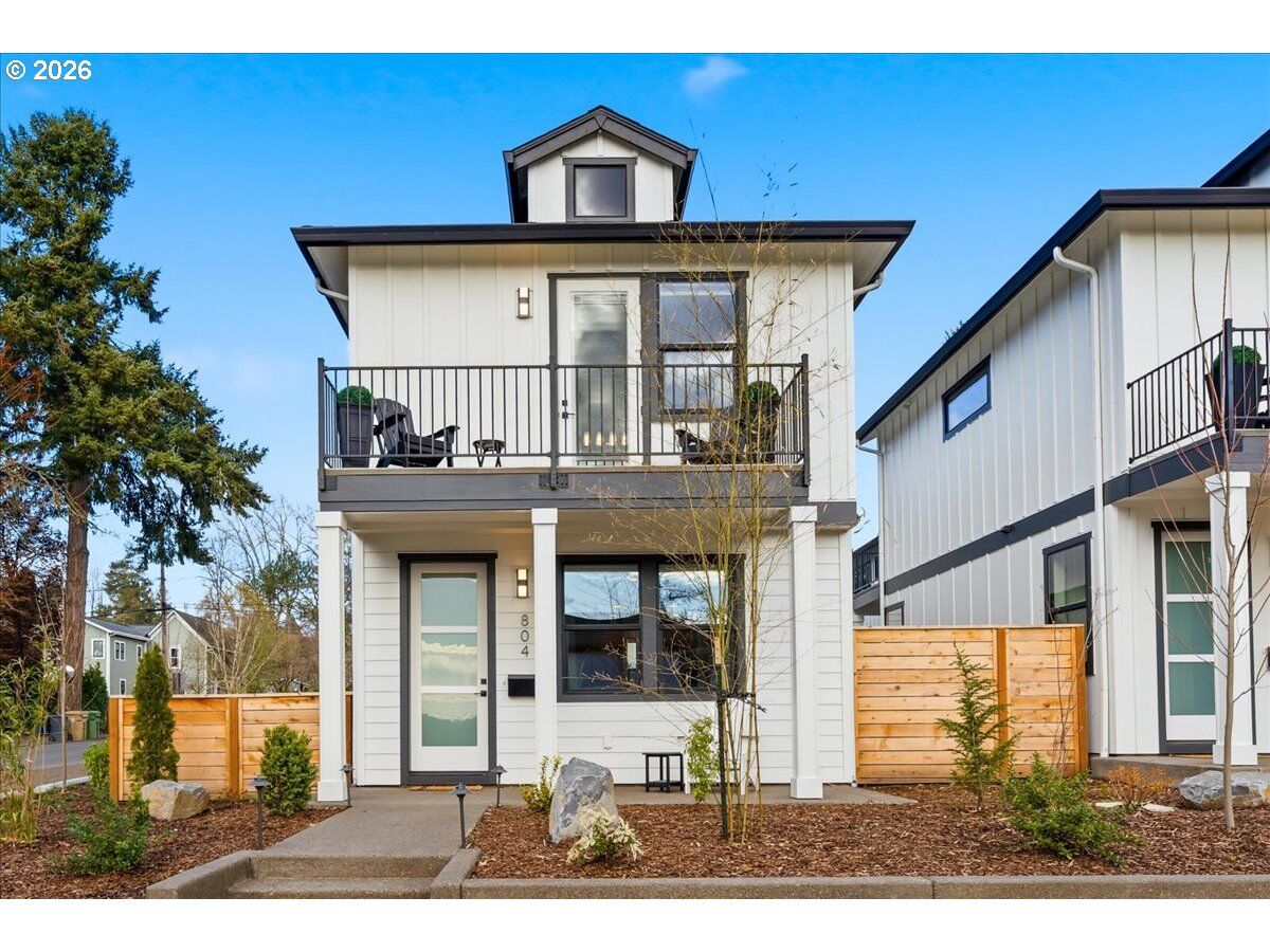 Property Photo: 812 3rd St OR 97034