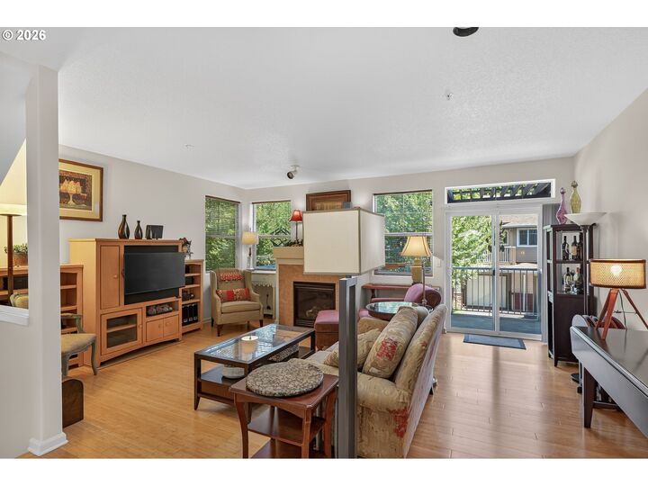 Property Photo: 10813 SW Canterbury Ln 104 OR 97224