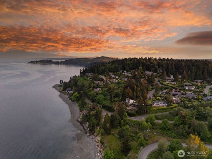 Property Photo: 10879 Bill Point Circle NE WA 98110