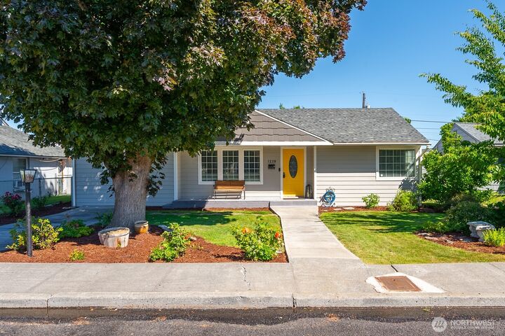 Property Photo: 1238 D Street SW WA 98823