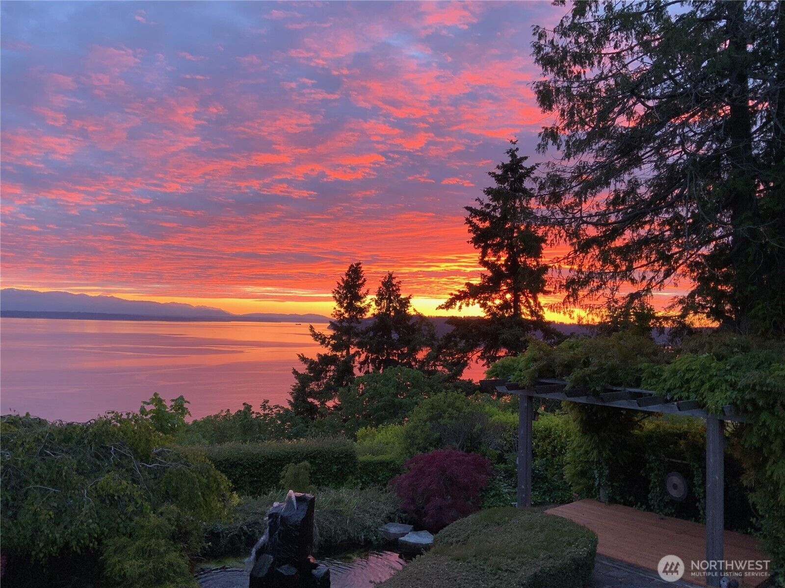 Property Photo:  11912  Marine View Drive  WA 98026 