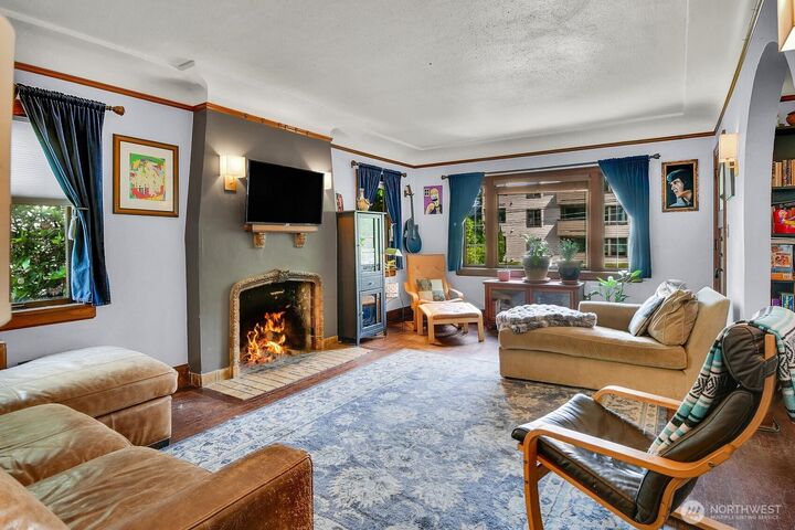 Property Photo:  315 N 46th  WA 98103 