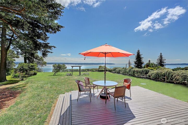 Property Photo: 562 Moe Road WA 98282