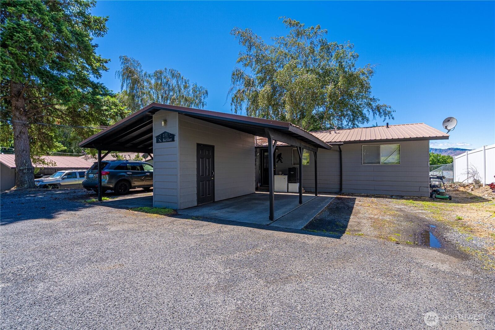 Property Photo:  460 N Keller Avenue A & B  WA 98802 
