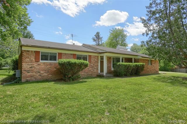 Property Photo: 3634 South Boulevard MI 48304