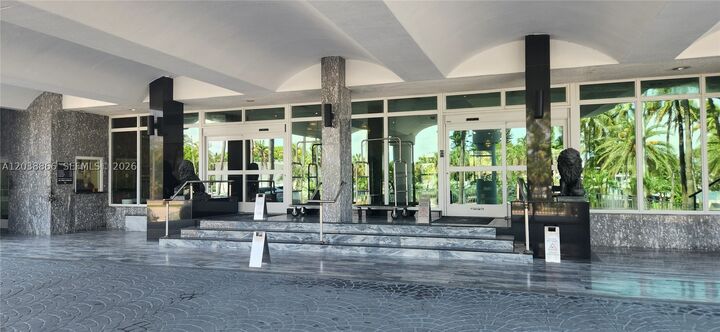 Property Photo:  5401 Collins Ave 1513  FL 33140 